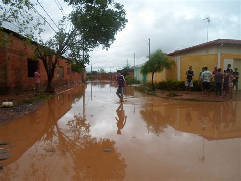 Forte Chuva Alaga Ruas E Casas Em Montes Claros Mg Fotos Em Grande