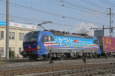 Siemens Vectron 193 525 3 durchfährt am 23 02 2023 den Bahnhof Pratteln