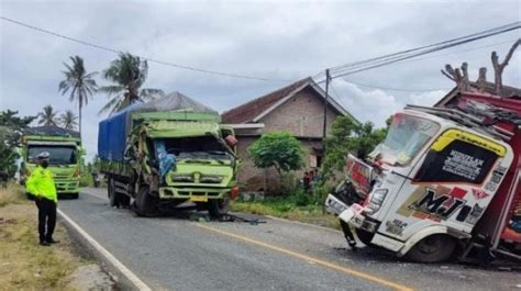 Diduga Ngantuk Sopir Truk Fuso Asal Panjang Hantam Truk Di Tanggamus