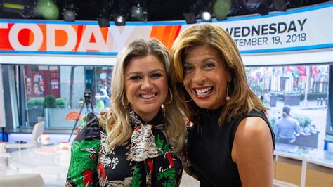 Hoda Kotbs Daughters Make Surprise Appearance On Kelly Clarksons Show