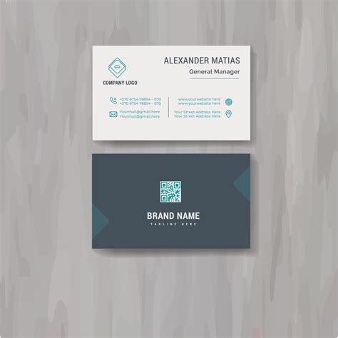 Designers are laughing at this terrible business card layout fail 2