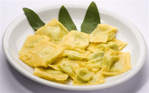 Tortelli Burro E Salvia Tipico A Tavola