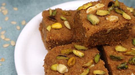 Mohanthal with Jaggery and Without Sugar - Tasted Recipes