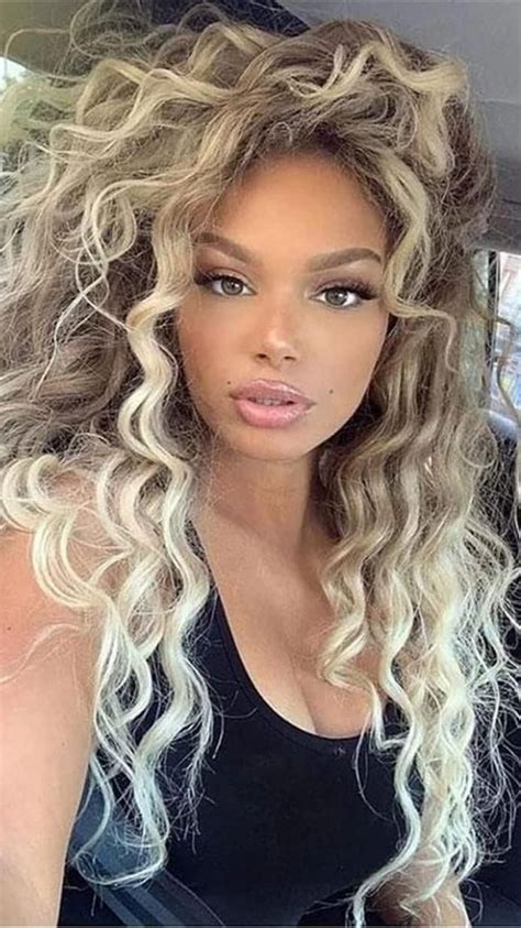 Gnimegil Long Ash Blonde Wigs For White Women Ombre Blonde Curly Wig Wavy Synthetic Wig Brown