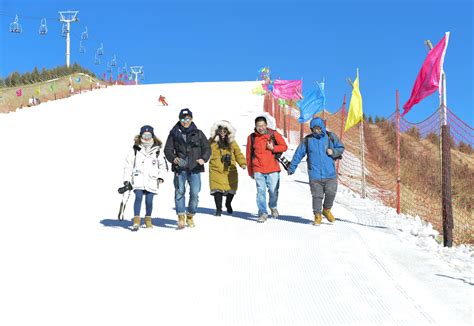 甘肃武威：马牙雪山脚下的乌鞘岭滑雪场，一个让人激情四射的地方 马牙雪山 滑雪场 甘肃 新浪新闻