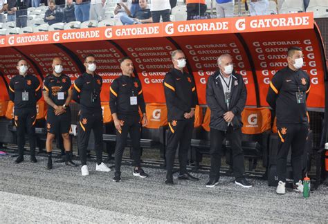 Maioria Da Torcida Do Corinthians Deseja Um Posicionamento Sobre