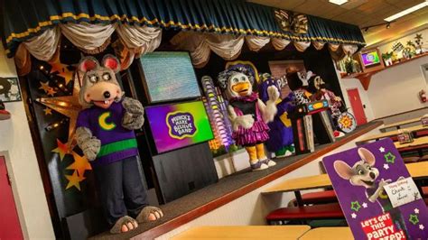 End Of An Era Chuck E Cheese To Retire Iconic Animatronic Bands