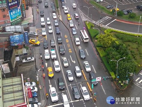 國1汐止往南邊坡二度坍方 汐止尖峰車多壅塞