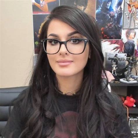 Pin By Lia Contreras On Accesorios Sssniperwolf Beautiful Women