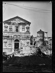 Chiesa Di San Fedele Nell Omonima Piazza A Milano Gravemente