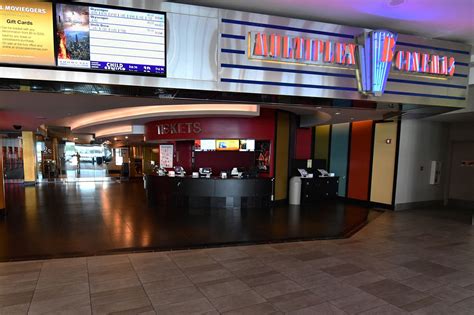 Broadway Movie Theater | Showcase Cinema de Lux Broadway - Showcase ...