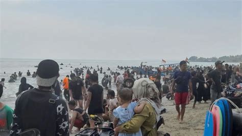 Hari Ke Lebaran Kunnjungan Wisatawan Di Pantai Anyer Capai