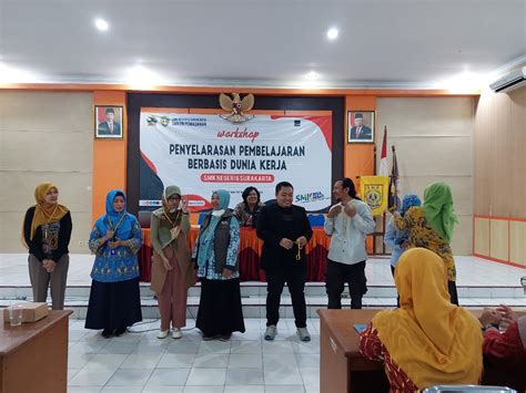 Workshop Penyelarasan Pembelajaran Berbasis Dunia Kerja Smk Negeri