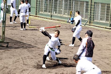 高校野球：山梨学院と広陵がバッティング練習などで汗センバツあす準決勝 読売新聞