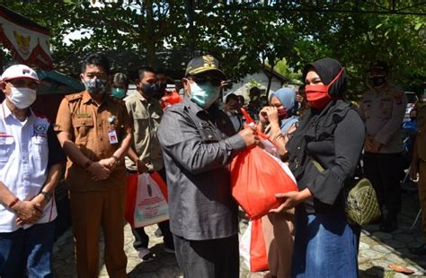 Setda Prov Kalteng Plt Gubernur Kalteng Salurkan Bansos Tahap Ii