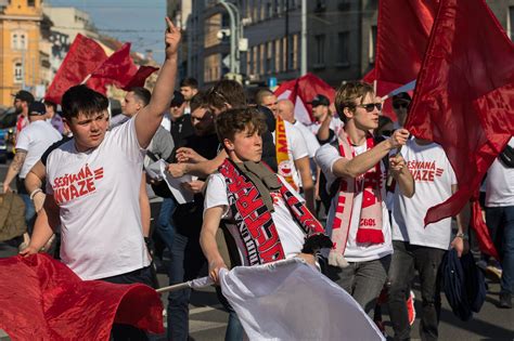 Sešívaná invaze prošla Prahou Slávisté si došli na Letnou pro