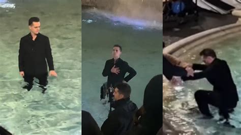 Uomo Dentro La Fontana Di Trevi Ma Berlino Della Casa Di Carta