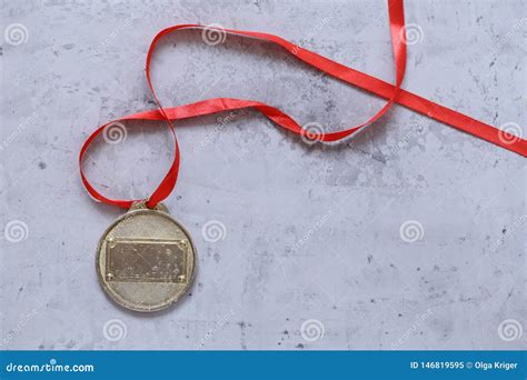 Medalha De Ouro Fita Vermelha Imagem De Stock Imagem De Vermelho