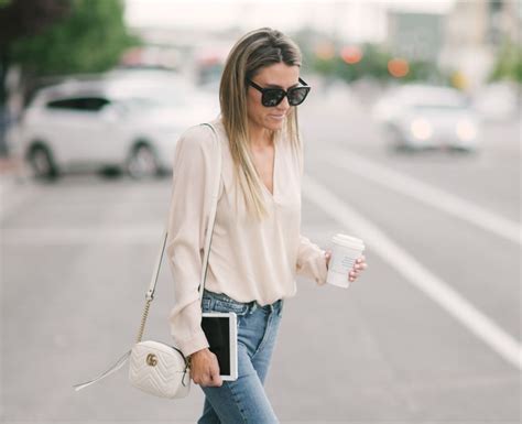 Podcasts That Will Transform Your Commute The Everygirl Chic