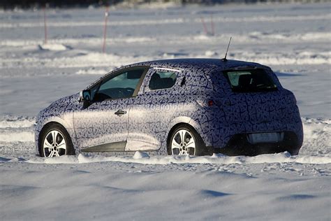 Spyshots: Renault Clio IV Looks Amazing - autoevolution