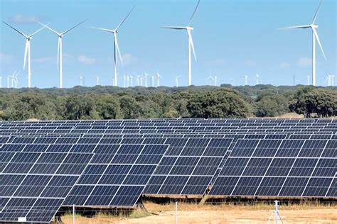 Finaliza La Construcción De La Primera Planta Híbrida Eólica Y Solar De España De Iberdrola