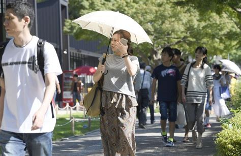 Dead Thousands Suffer Heat Exhaustion As Heat Wave Continues In