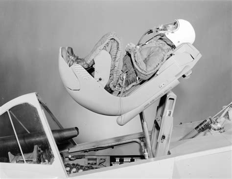 Ejector seat testing -35 - Flashbak