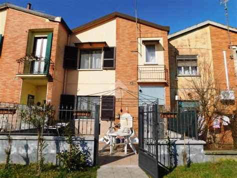 Vendita Villa A Schiera In Via Trento Santa Cristina E Bissone Buono