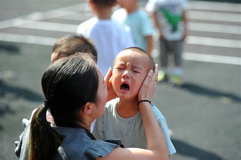 开学季 图看一年级新生萌态百出 深圳新闻网