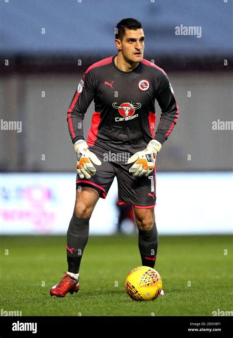 Reading goalkeeper Vito Mannone Stock Photo - Alamy