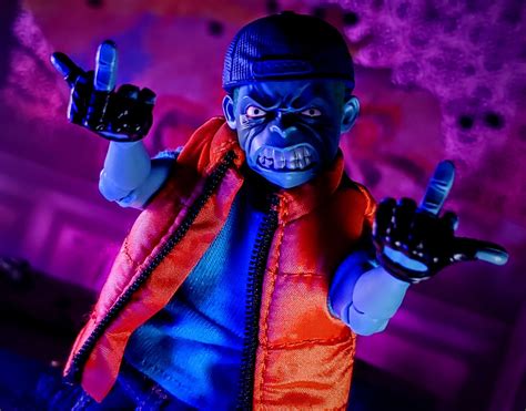 Mezco Toyz One12 Collective Rumble Society Vapor Figure Review Comic