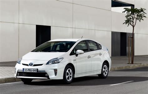 Toyota A Lansat N Rom Nia Noul Prius Plug In Hybrid Cu Un Pre De