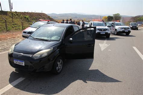 Trio Detido Em Cerco Da Pm Ap S Roubo Em Lind Ia Tribuna De Itapira