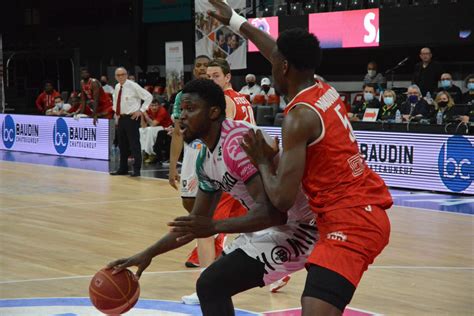 Basket ball les Boulazacois sinclinent face à Cholet après une