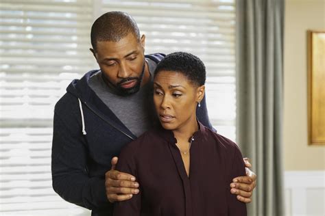 Black Lightning Foto Christine Adams Cress Williams Sobre Un