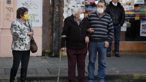 Estos son los bonos que podrían recibir tus abuelos Revisa los