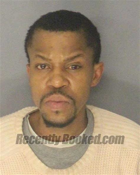 Recent Booking Mugshot For Deshawn L Smith In Essex County New Jersey