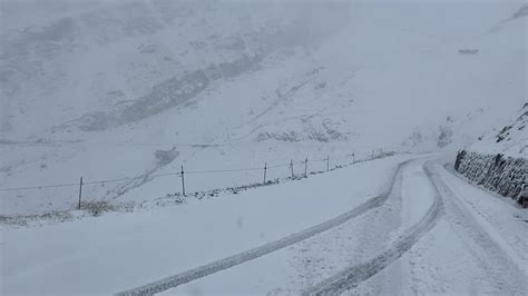 Neige en Savoie les cols du Galibier et de l Iseran fermés à la