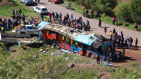 Peru Reisebus Mit Sch Lern St Rzt In Abgrund Viele Tote Und Verletzte