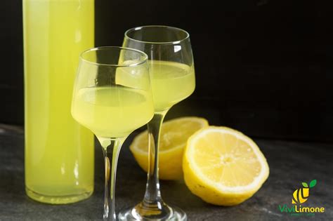 Il Limoncello La Ricetta Del Liquore Simbolo Della Sicilia Vivilimone