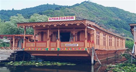 Shikara ride in dal lake is a must go to if you are visiting Dal lake