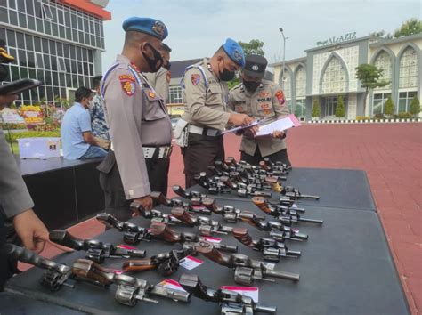 Polres Gresik Lakukan Pemeriksaan Senpi Berkala