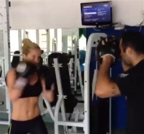 EGO Giovanna Ewbank Mostra Barriga Sequinha Em Dia De Treino