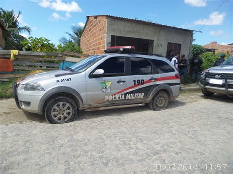 Bandidos Depredam E Cortam Os Quatro Pneus De Um Carro De Policia Em