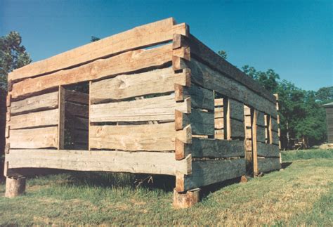What size log is best for a log cabin? - Handmade Houses with Noah Bradley