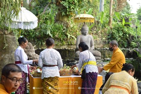 Peringatan Trisuci Waisak Tb Di Vihar Giri Manggala