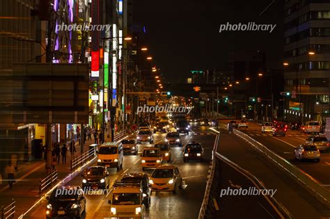 渋滞している都会の夜の車道 写真素材 5599054 フォトライブラリー Photolibrary