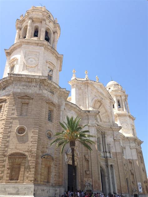 Explore the Majestic Cadiz Cathedral