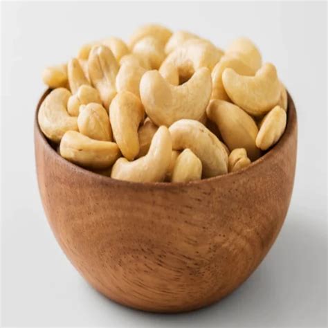 Raw White Organic Whole Cashew Nuts Packaging Size 1 Kg Grade W240