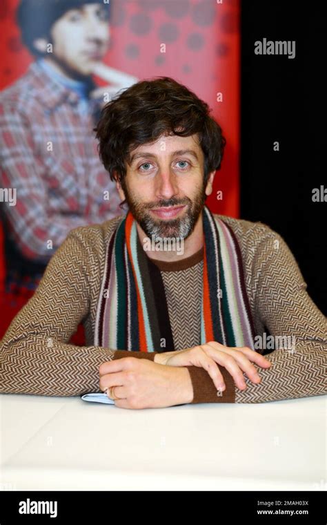 Simon helberg howard wolowitz in the big bang theory hi-res stock photography and images - Alamy